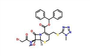 (6R,7S)-7-[(Bromoacetyl)amino]-7-metoxi-3-[[[(1-metil-1H-tetrazol-5-yl)thio]-metil]-8-oxo-5-thia-1-azabicyclo[4.2.0]oct-2-ene-2-carboxílico Ácido Difenilmethyl Ester CAS 70035-75-5